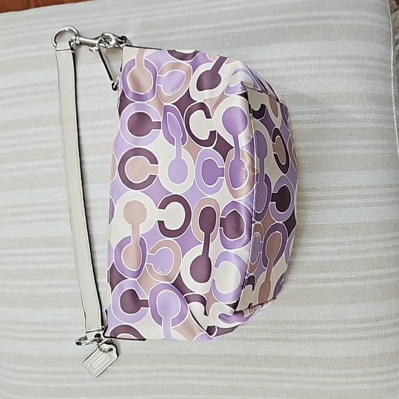 COACH MINI SIGNATURE C DESIGN Perfect Condition - Picture 2 of 6